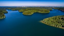Vue à 150 mètres de haut du Lac de Pierre Percée - Vosges - Lorraine Lac de Pierre Percée